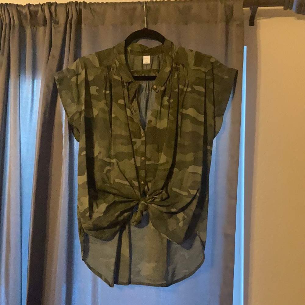 Old navy camo bf top